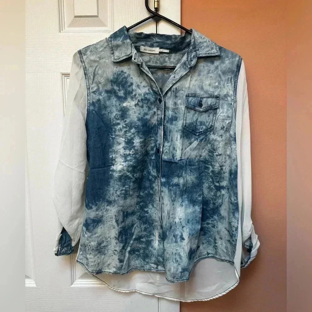 Women’s button down shirt with jean style - size large